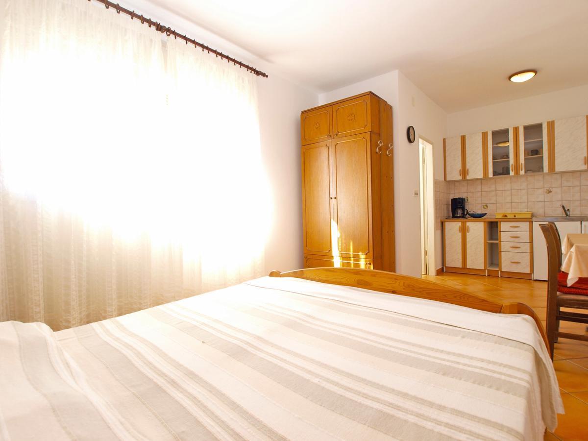 Apartments Mirela 1554 Pula Exterior photo