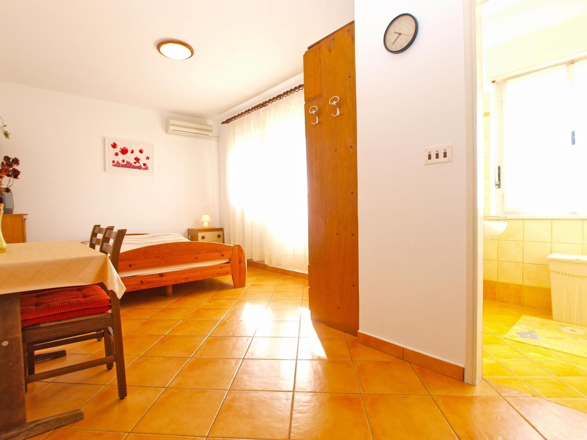 Apartments Mirela 1554 Pula Exterior photo