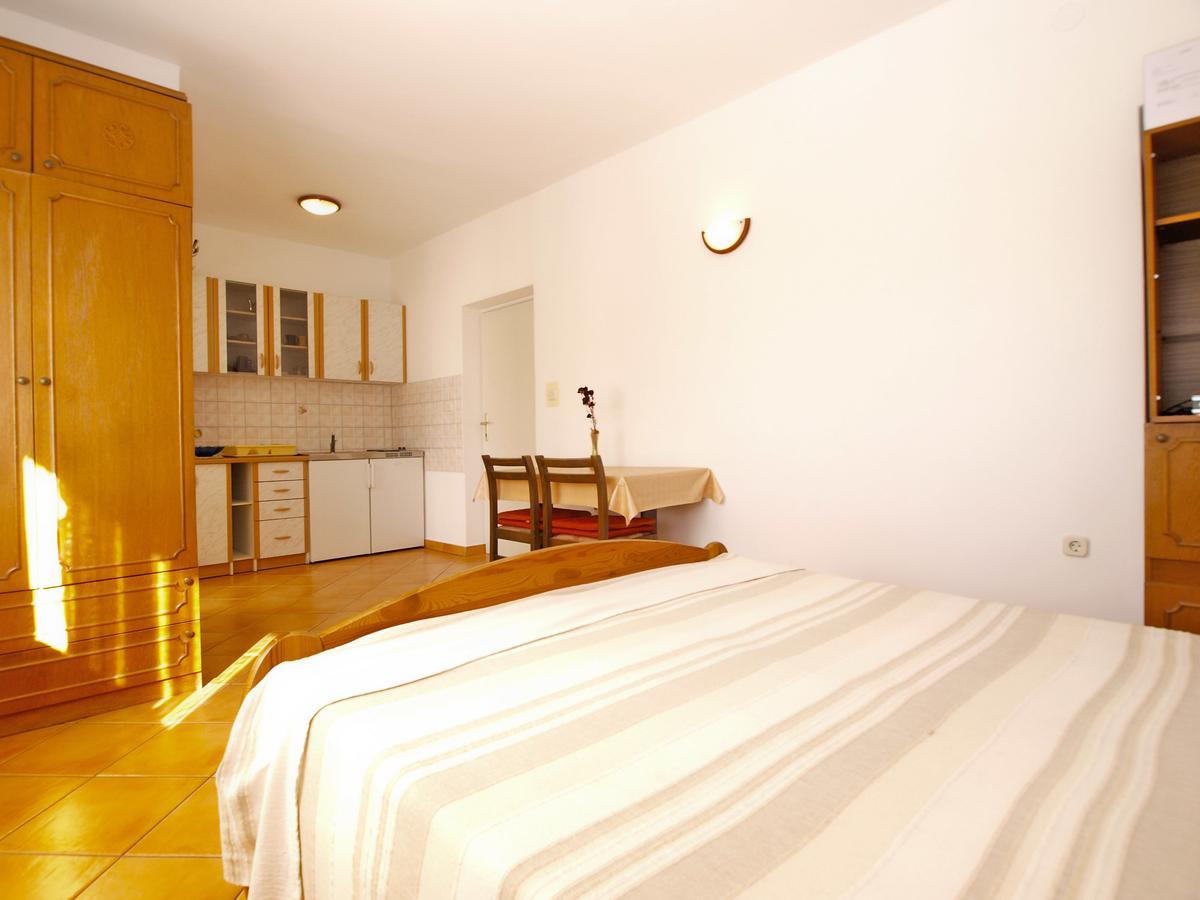 Apartments Mirela 1554 Pula Exterior photo