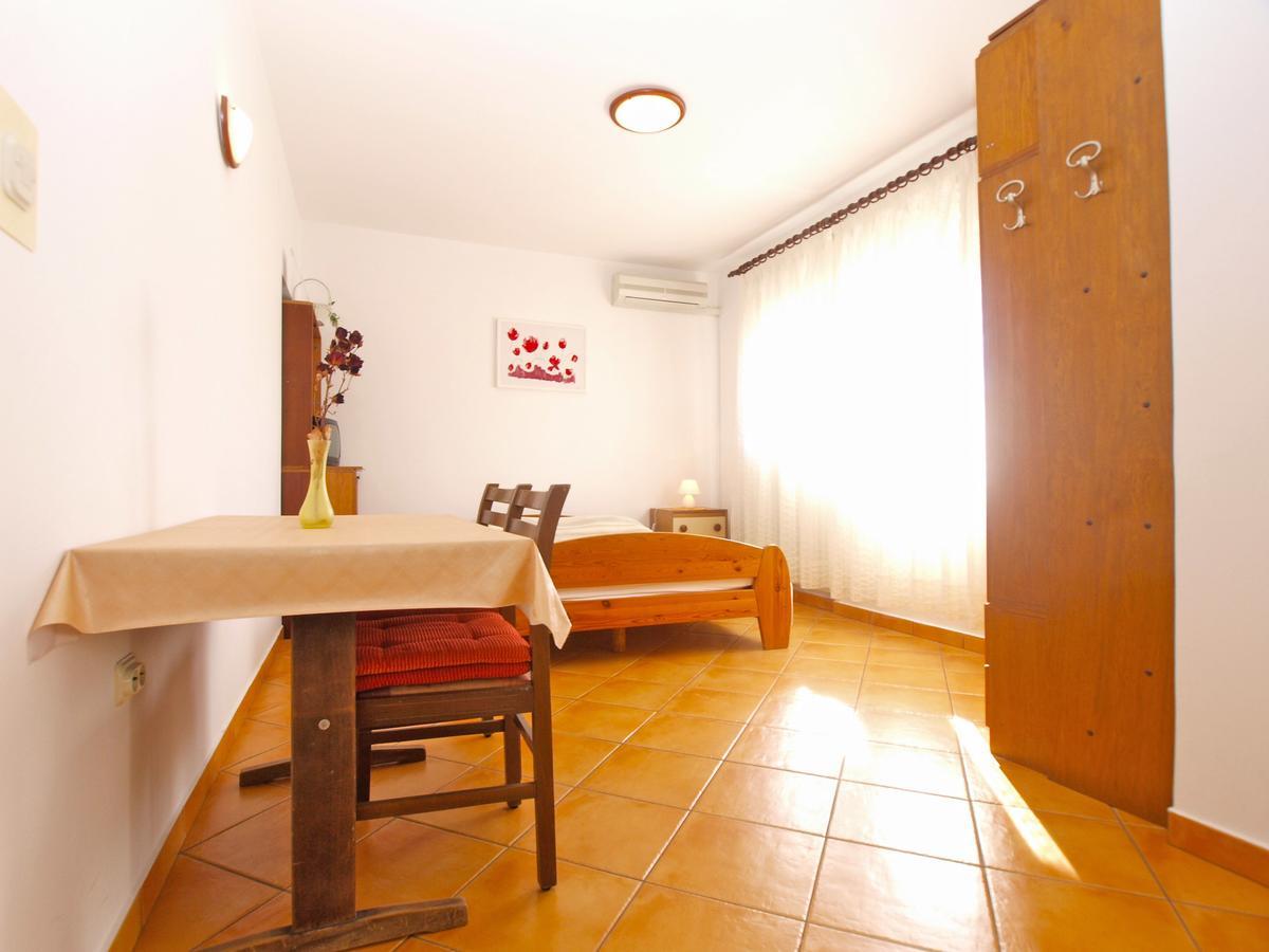 Apartments Mirela 1554 Pula Exterior photo