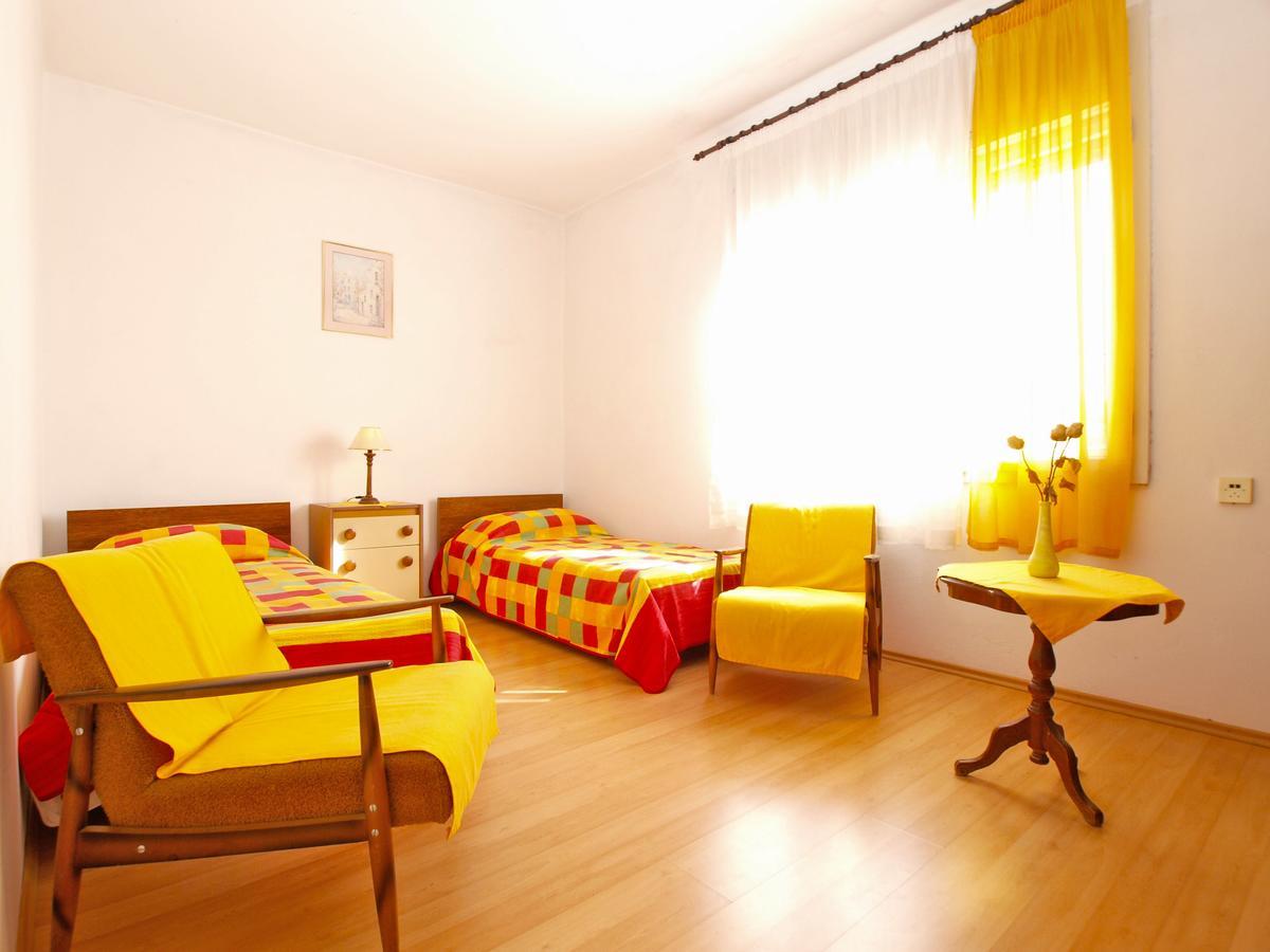Apartments Mirela 1554 Pula Exterior photo